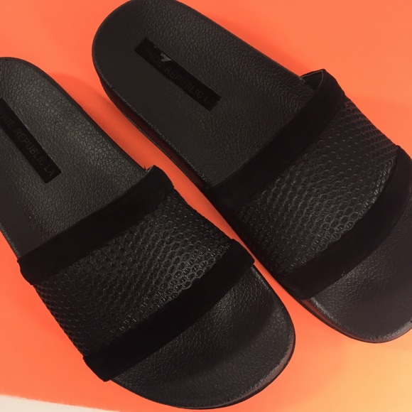 Black Slides - Picture 5 of 8